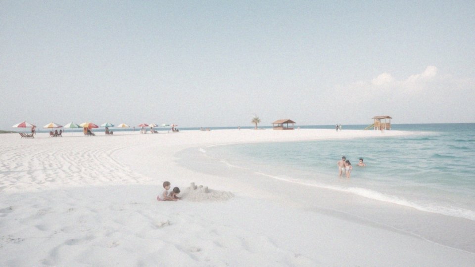 Dlaczego plaża Plazhi i Ri jest idealna dla rodzin z dziećmi?